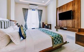 Hotel De Hocks Deluxe - New Delhi Railway Station